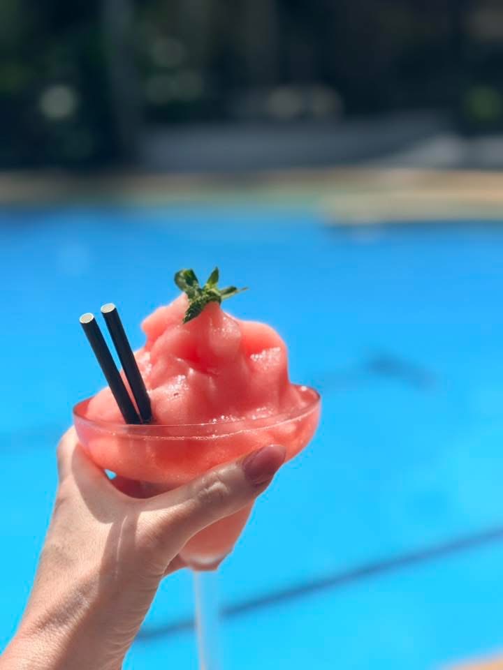 Cocktail by the pool at Angourie Resort